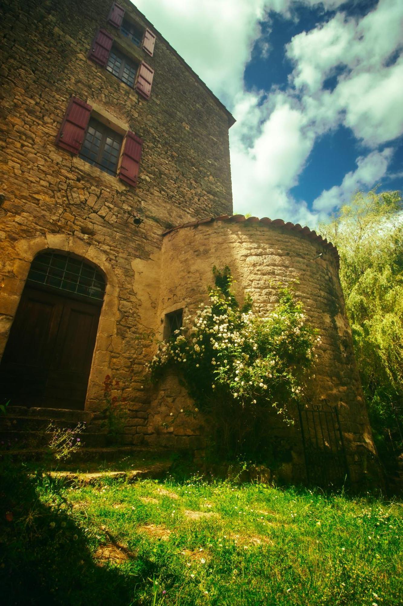 Le Chateau De Sorgues Cornus Экстерьер фото